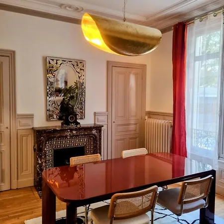 Appartement Luxueux Avec Véranda, Centre-ville