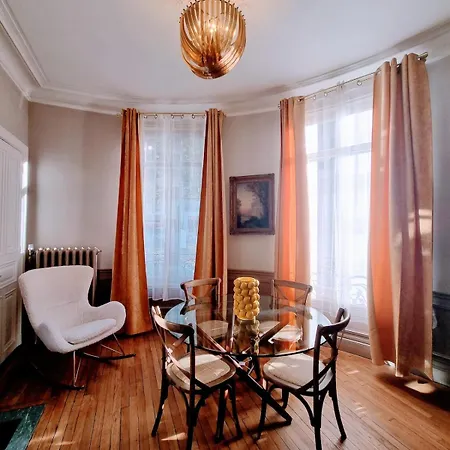 Appartement Luxueux Avec Véranda, Centre-ville *